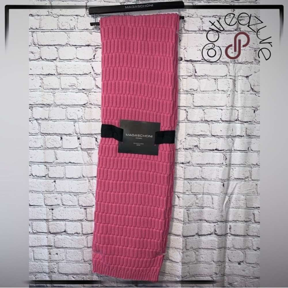 🆕 Magaschoni Pink Throw